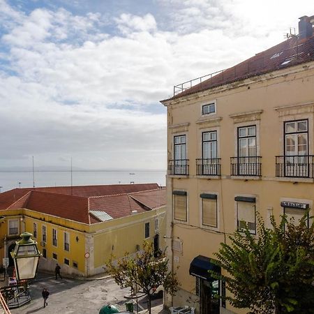 Colourful Alfama Apartment Lisbon Exterior photo