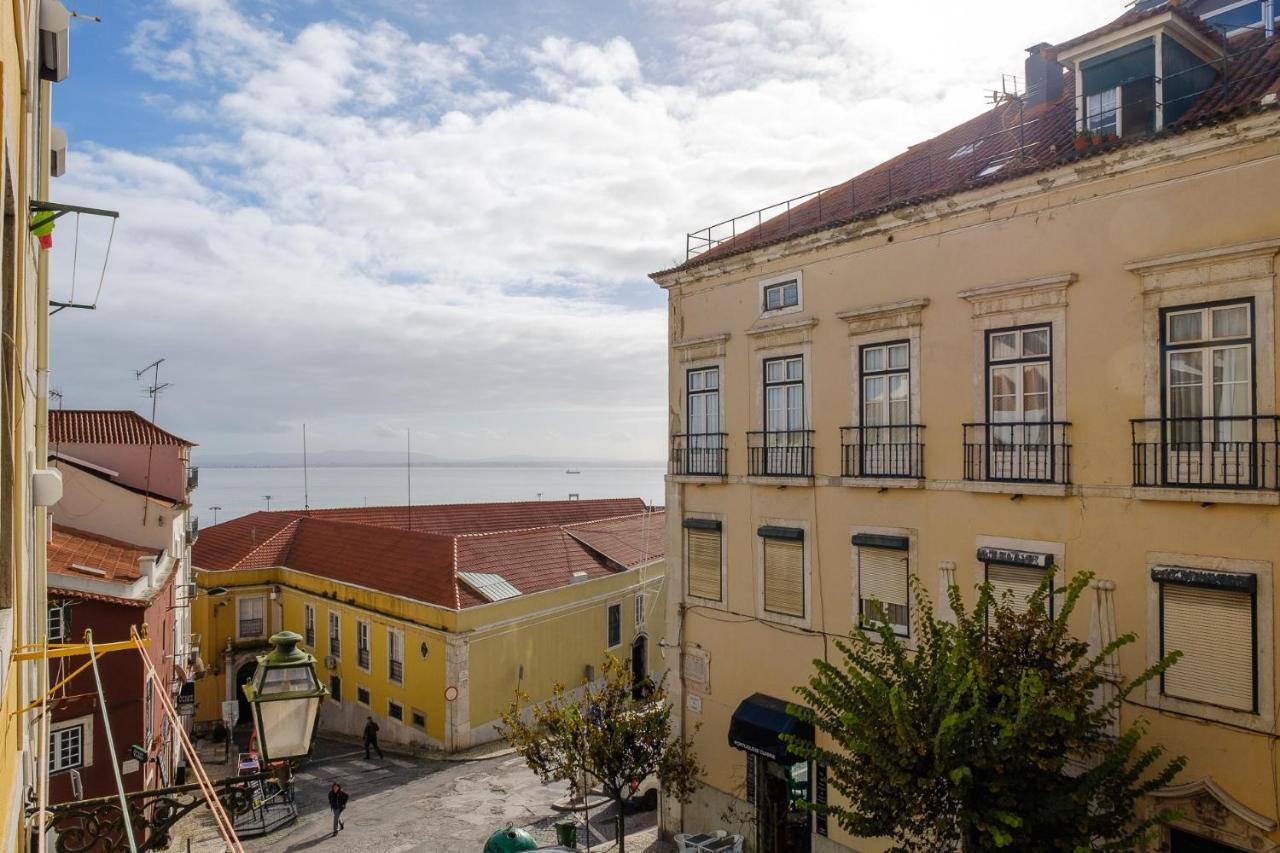 Colourful Alfama Apartment Lisbon Exterior photo